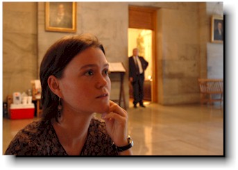 Jessie outside the governor's office.